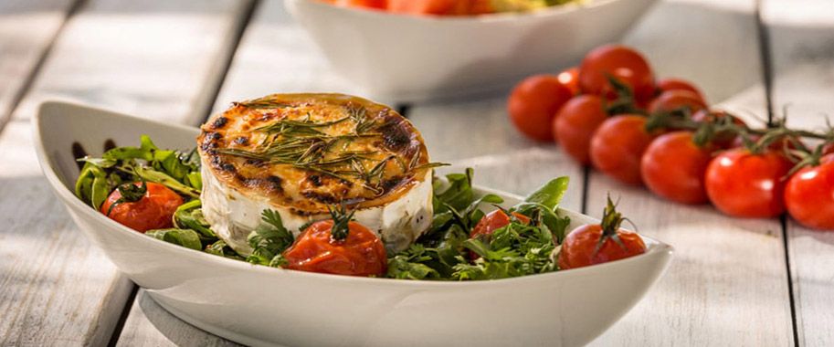 Assiette de salade au fromage de chèvre à la Seeküche